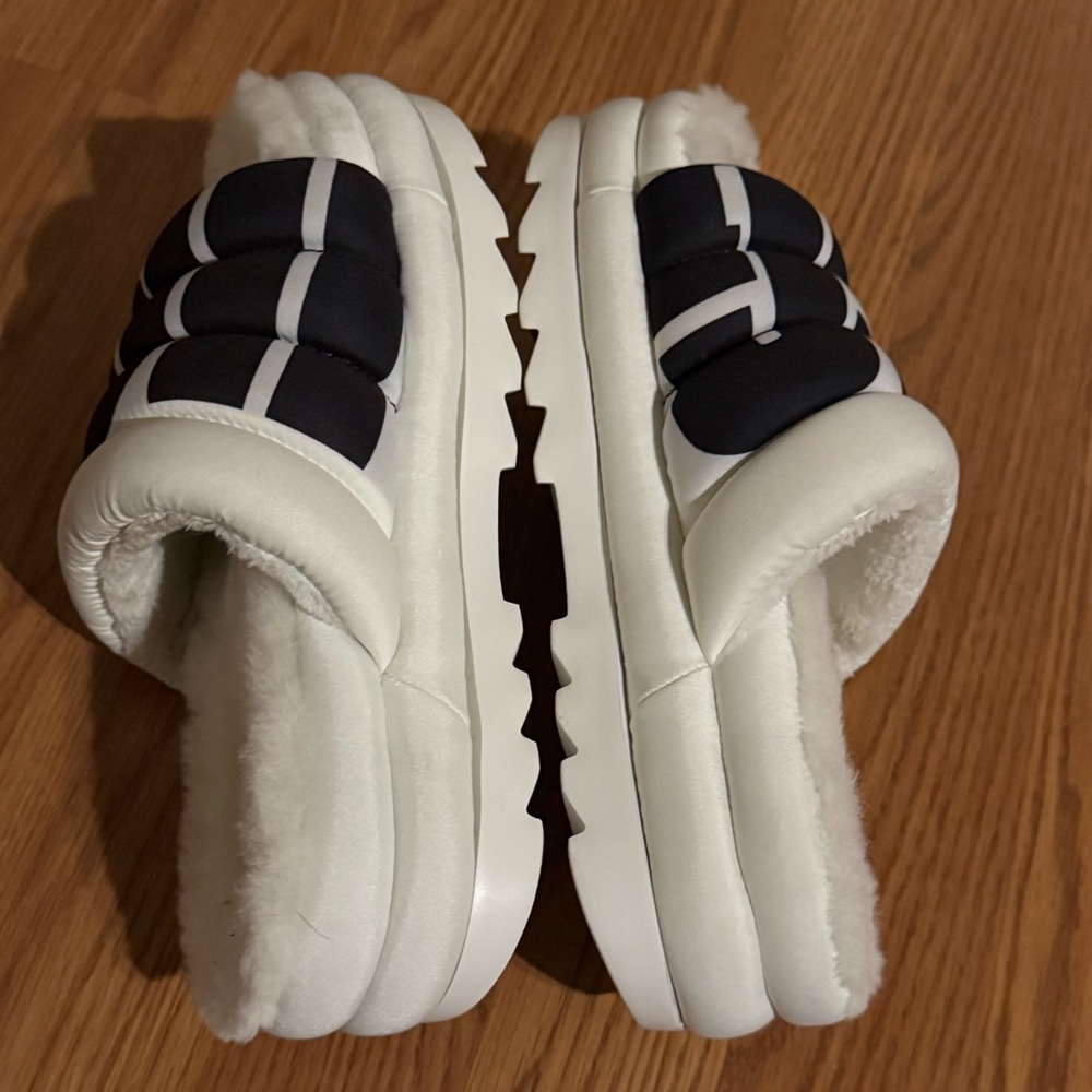UGG Maxi Slide Logo Black & White Platform Slippers Size 7 - Picture 9 of 11